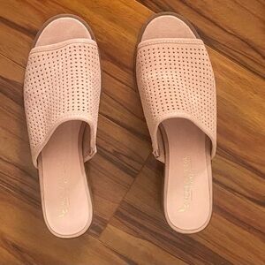 Koolaburra Women's Pink Perforated Mules NWOB